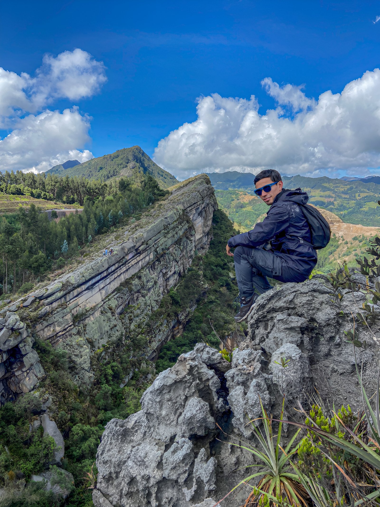 FARALLONES SUTATAUSA